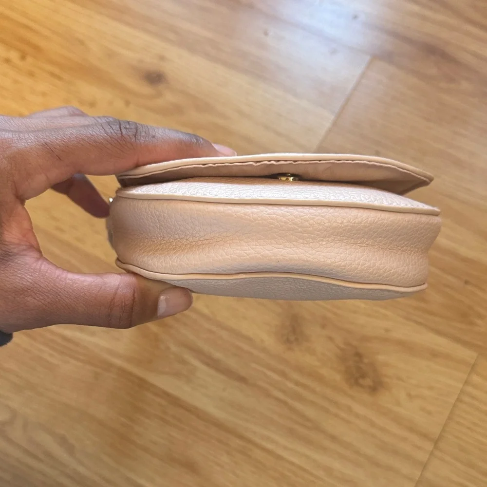Chloe Beauty Wristlet ✨ - Picture 8 of 12